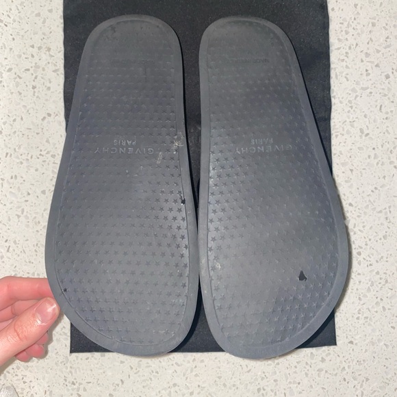 AUTHENTIC GIVENCHY POOL LOGO SLIDES - BLACK 🖤 - Picture 4 of 5